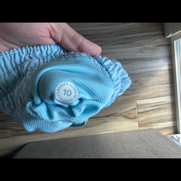 Lululemon hotty hot HR 4” shorts - Picture 3 of 3